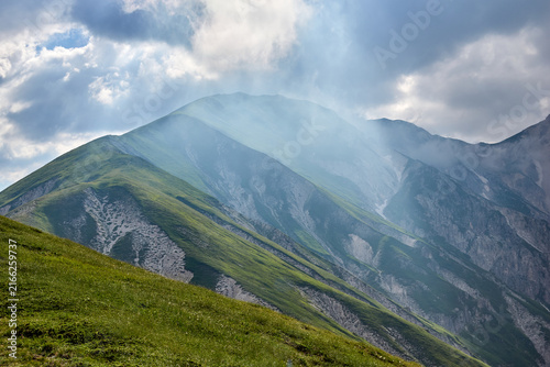 GRAN SASSO nubi e vapore su Campo Imperatore