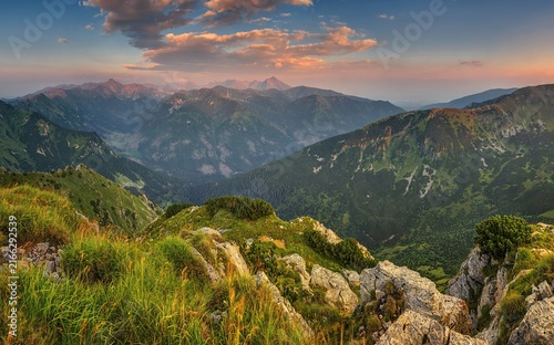 Foto Breathtaking evening view of Tatra National Park in Slovakia