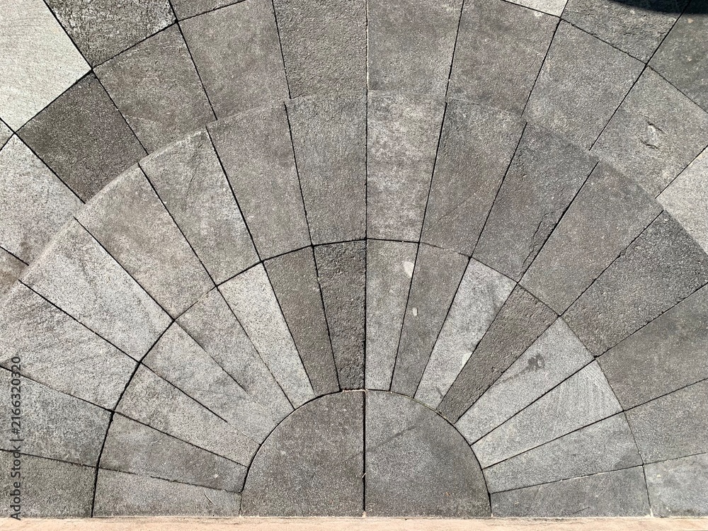 Obraz premium Top view of semi circle paved stone pavement pattern on ground