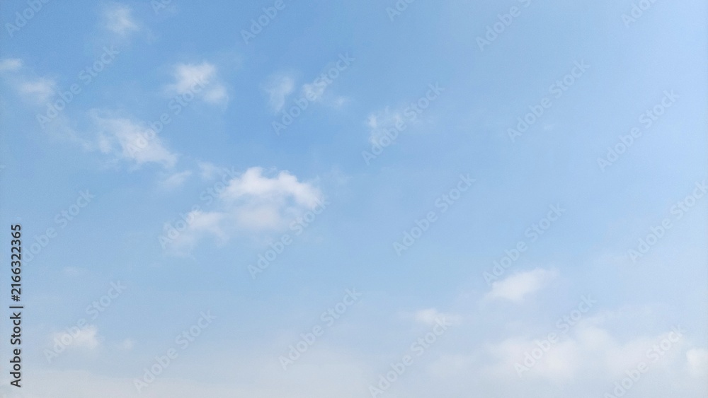 Fototapeta premium Beautiful clear blue sky with bright fluffy white clouds on a sunny day. Natural scenery background with clear blue sky and beautiful white clouds.