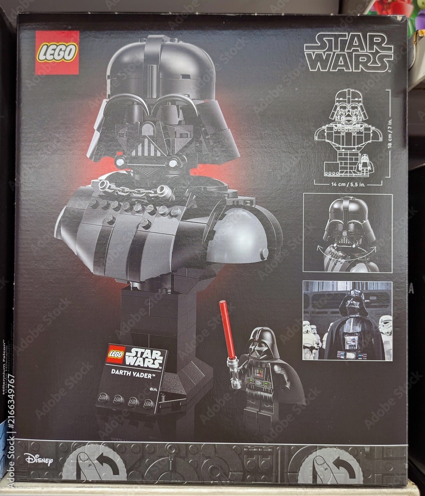 Fototapeta premium Caja de construcción de Lego Star Wars, Darth Vader, en una tienda Carrefour, Madrid, España, 8 de junio de 2026