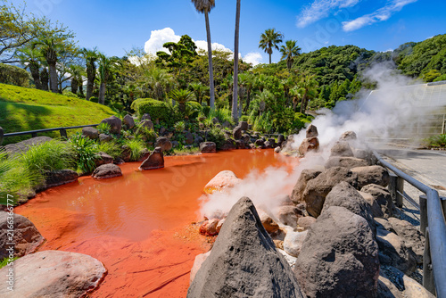 Bild auf Leinwand Chinoike Jigoku red hot spring pond in Beppu Oita