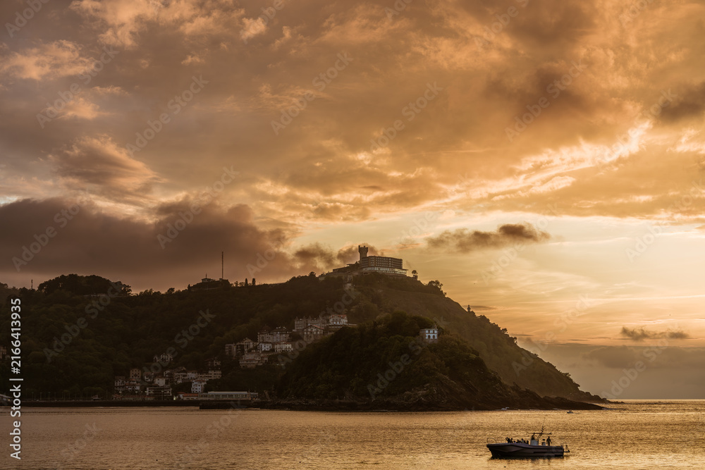 Naklejka premium Golden Sunset over La Concha Bay and Beach in San Sebastian, Basque Country, Spain