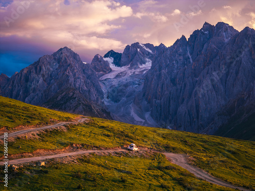 Canvas Print 4runner running on high altitude mountain trail,Sichuan, China