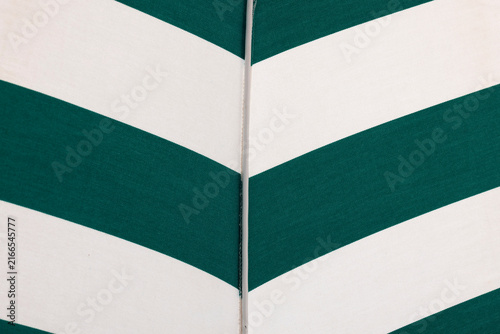 Foto Dettaglio tessuto ombrellone verde e bianco a strisce
