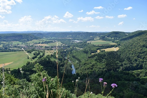 фотографія Vue panoramique sur la vallée de la Loue depuis le sommet du Rocher de Colonne (Scey-Maisières, Doubs, France)