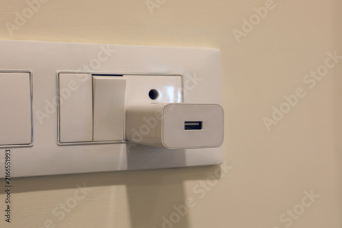 Electrical power outlet with mobile charger