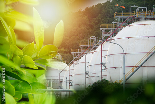 Foto power plant with tree, green industry eco power for sustainable energy