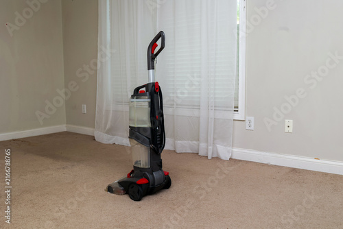 Konstfotografi A steam carpet cleaner in a empty bedroom