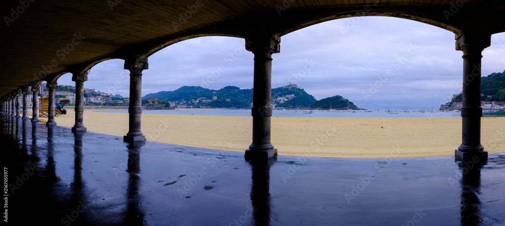 Fototapeta premium La Concha Beach and Bay in Donostia-San Sebastian, Basque Country, Spain