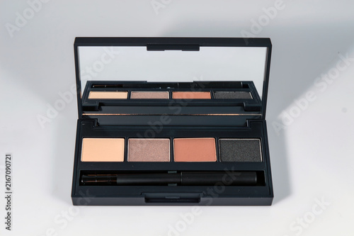 Four Shade Eyeshadow Makeup Palette with Brush and Mirror