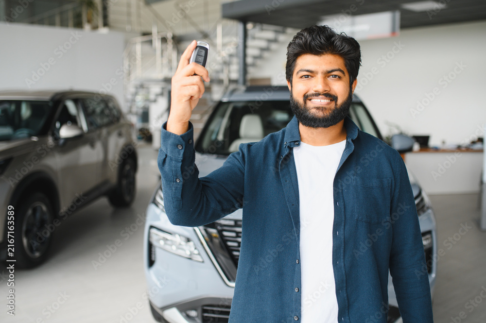 Obraz premium Happy indian man holding new car keys