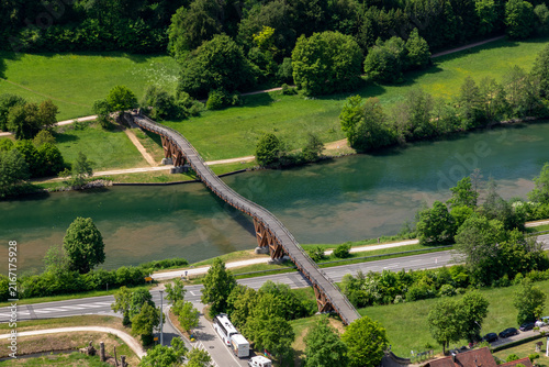 Blick auf die Holzbrücke Tatzlwurm über die Altmühltal bei Essing, Bayern