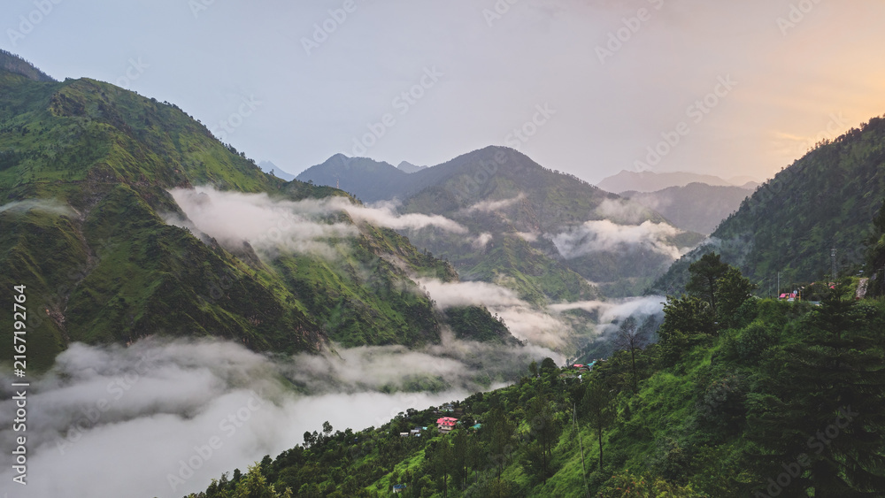 Fototapeta premium Cloudy mountains in Himachal Pradesh during monsoons