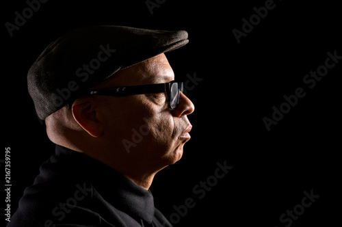 Bild auf Leinwand Handsome black man wearing glasses and a newsboy hat