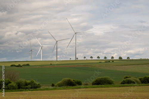 Eoliennes dans un paysage rural