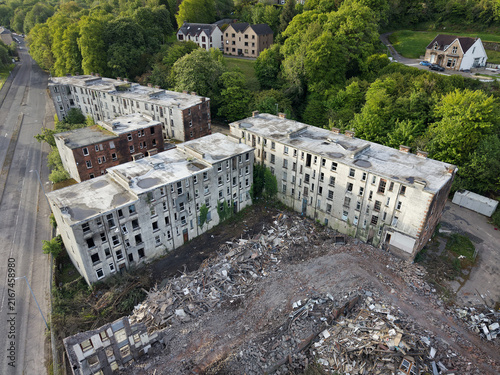 Fotografía Tenement flats during demolition in poor housing area in Port Glasgow