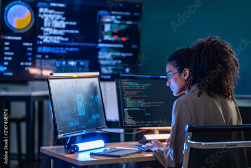 фотографія Brazilian security specialist smiling while successfully neutralizing a simulated cyber attack on a secure software development platform
