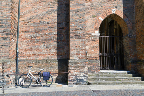 Fotografía Basilica of Sant'Antonino in Piacenza, a famous Romanesque building dating back