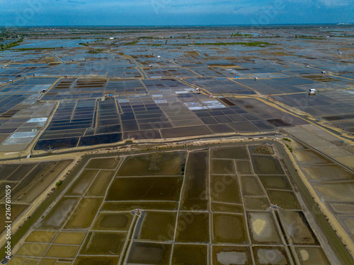 Konstfotografi Aerial view of traditional salt fields, showcasing a vast geometric landscape of salt ponds and evaporation basins