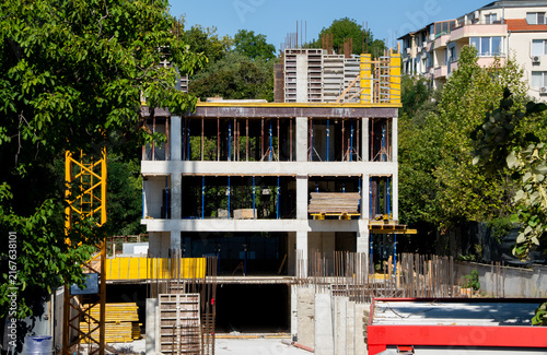 Obraz na płótnie Residential building under construction with exposed concrete structure