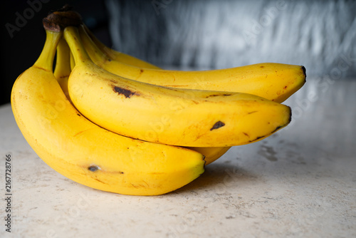 Bananas bunch sitting on a kitchen counter