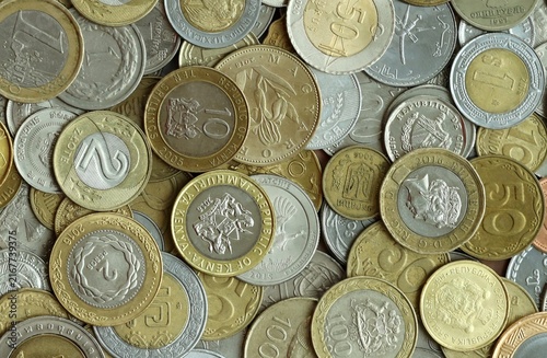 Foto Big pile of coins from different money currencies