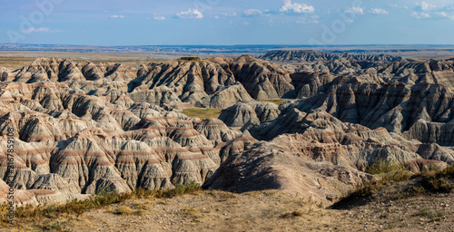 Fotografie Eroded Rock Formations and Layered Geology in Badlands National Park, South Dako