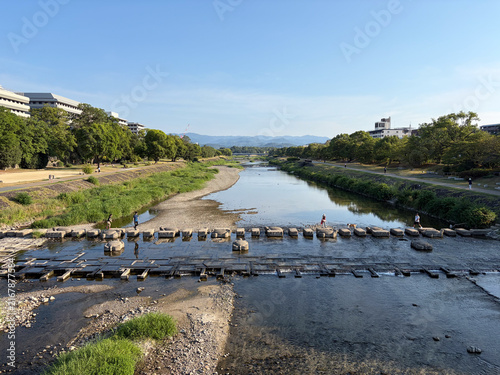 夏の朝の京都鴨川