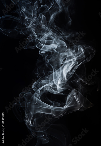 Cuadro en lienzo Graceful white smoke streams ascending vertically with delicate wisps and varying densities against a deep black backdrop, suitable for elegant visual effects