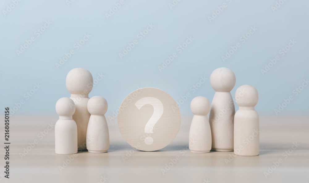 Naklejka premium Wooden family figures surround a question mark, symbolizing uncertainty, family decisions, relationship choices, identity, support, communication, and important life choices in a calm setting.