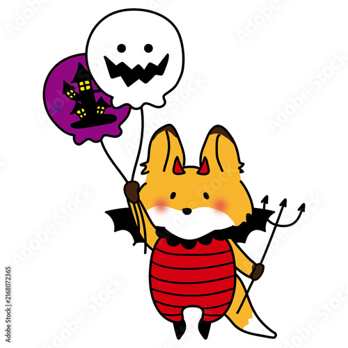 悪魔の仮装をしてハロウィンの風船を持っているキツネ