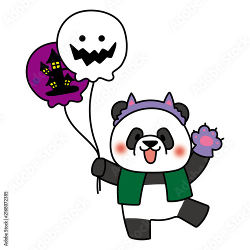 狼男の仮装をしてハロウィンの風船を持っているパンダ