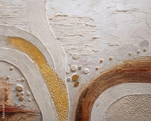 Cuadro en lienzo Porous Horizons - Rich, amber-toned honeycomb textures create a grounding perimeter, framing smooth, plaster-like ribbons that wind diagonally across the canvas