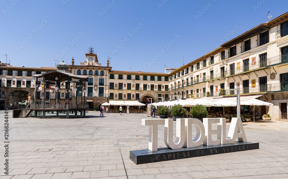 Obraz premium Tudela, Spain - July 17, 2026: Plaza de los Fueros - Main square with uniform baroque architecture in Tudela, Navarre, Spain