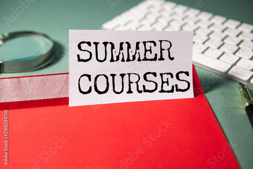 Obraz na plátne SUMMER COURSES text on paper