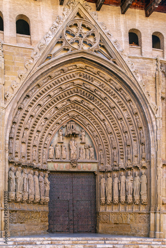 Foto Main portal of Huesca Cathedral, Aragon, Spain, close up view