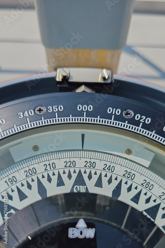 Cuadro en lienzo Close up shot of marine magnetic compass repeater card showing direction degree