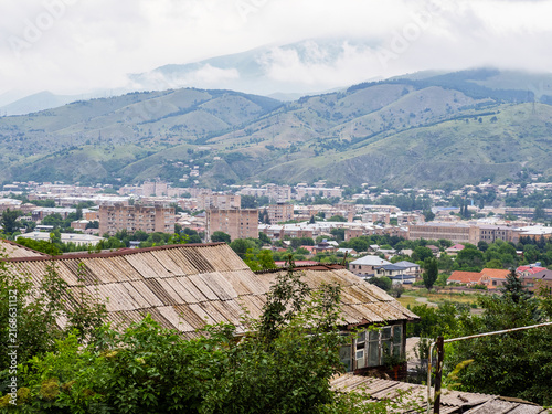 Fotografía above view of Vanadzor city on rainy morning