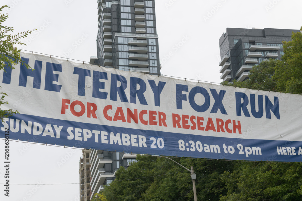 Naklejka premium Terry Fox run banner on Leslie St, Toronto