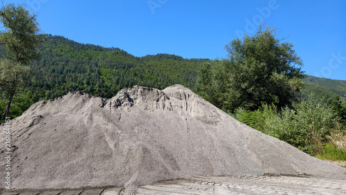 Cuadro en lienzo Large pile of grey sand and gravel aggregates forming a peak, ready for construc