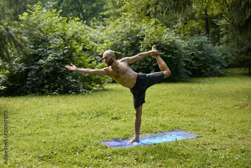 Bild auf Leinwand Peaceful outdoor setting showcasing gentle yoga motions