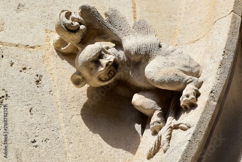 Personnage fantastique décorant les arcades des galeries du cloître de la collégiale Saint-Gengoult de Toul