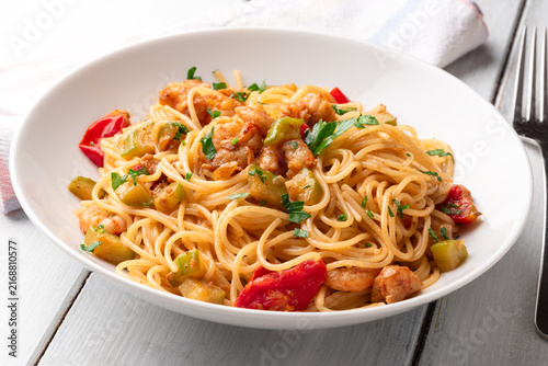 Spaghetti con zucchine e gamberetti, Pasta Italiana 