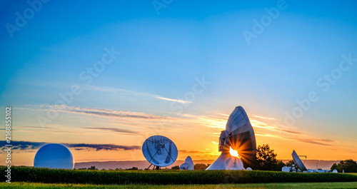 Obraz na płótnie Radio telescope of a satellite earth station