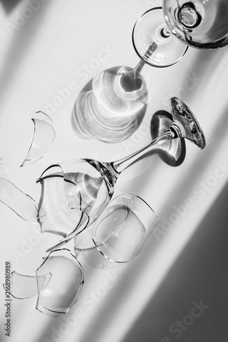 Bild auf Leinwand Elegant monochrome still life of shattered wine glass fragments and reflections