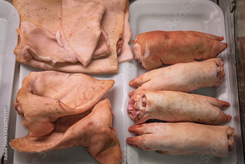 Cuadro en lienzo Raw pig trotters and ears, butcher shop in the farmers market in Sanremo, Italy