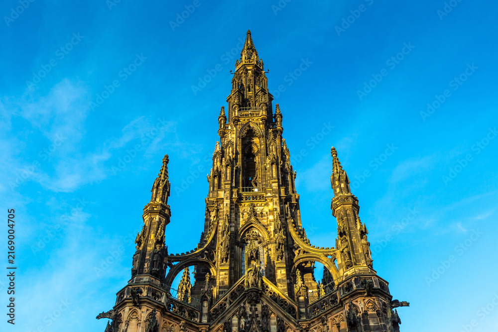 Naklejka premium Scott Monument at golden sunset in Edinburgh, Scotland, UK