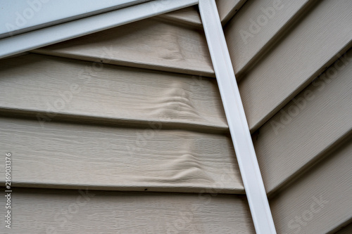 Fotografía Close-up of heat-warped siding on aging house exterior