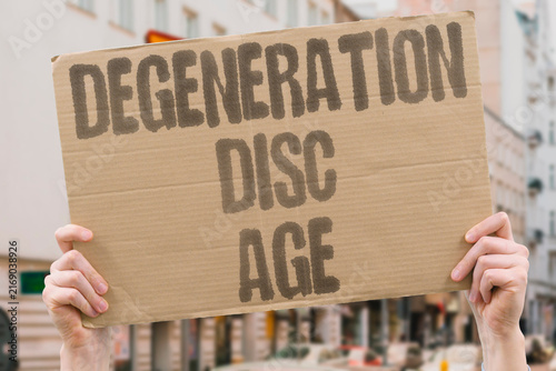 Cuadro en lienzo "Degeneration disc age" Disc wear accelerates over decades